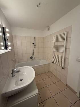 Bad - 4 Zimmer Etagenwohnung zur Miete in Nürnberg