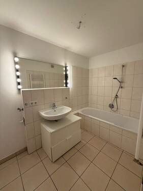 Bad - 4 Zimmer Etagenwohnung in Nürnberg