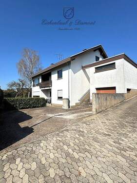 Garage und Stellplätze Rückseite - 