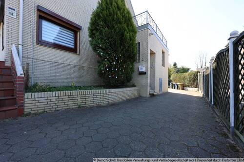 04 Auffahrt - Doppelhaushälfte mit 140,00 m&sup2; in Schenefeld zum Kaufen