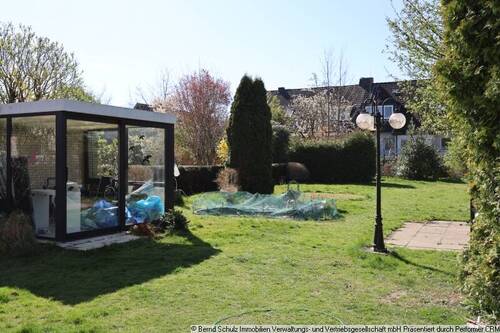 09 Grundstück mit Gartenhaus - 