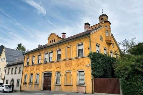 Außenansicht Straßenseite - Geschichtsträchtiges Anwesen - ehemaliges Patrizierhaus (Denkmalschutz) - mit Nebengebäuden und großem Park