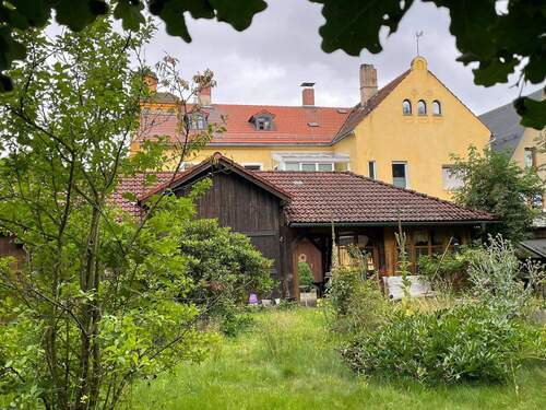 Außenansicht von Park aus - 1 Zimmer Mehrfamilienhaus, Wohnhaus zum Kaufen in Hof