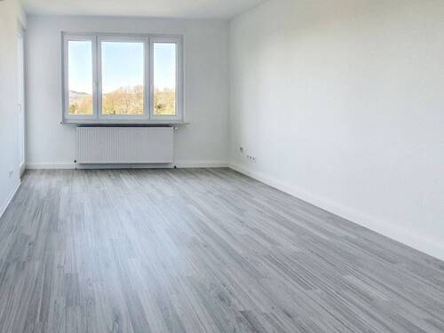 Wohnzimmer - Musterfoto - Selbst Renovieren und schneller Einziehen - 500€ Baumarktgutschein dazu und 500€ Gutschein* on TOP
