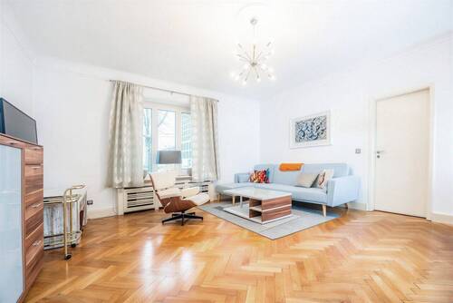 Wohnzimmer - 2 Zimmer Einfamilienhaus zum Kaufen in Düsseldorf