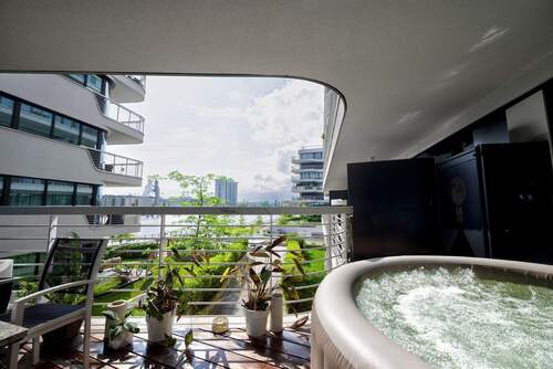 Großer Eckbalkon zum Entspannen im Freien - 