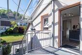 Eingang über Treppe - 4 Zimmer Etagenwohnung in Annweiler