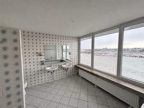 ... und 2 Waschtischen - 