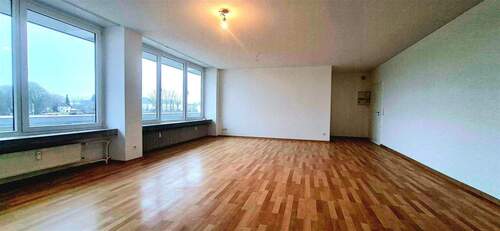 Die große 3-Zi-Wohnung - Die besondere Gelegenheit zum fairen Preis: Große 3 Zi-Kü-BB-Wohnung mit großem Wohnzimmer und offener Küche