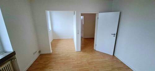 einem Zuatzraum für Kleidung - 