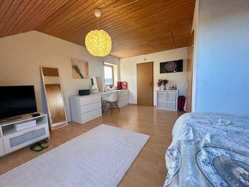 Zimmer 1 Dachgeschoss - 