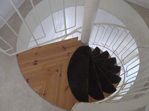 2. OG re Wendeltreppe zum DG - 
