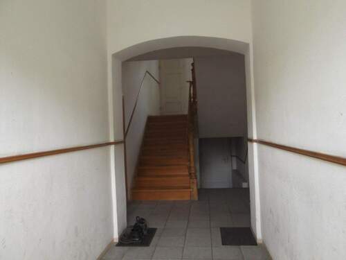 Blick Haustür ins Treppenhaus - 