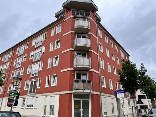 Hausansicht - Schöne Dachgeschoss Eigentumswohnung mit Balkon und Fernblick