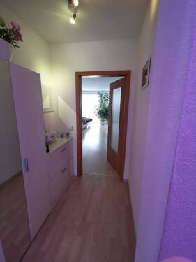 Flur Richtung Wohnzimmer.jpg - 