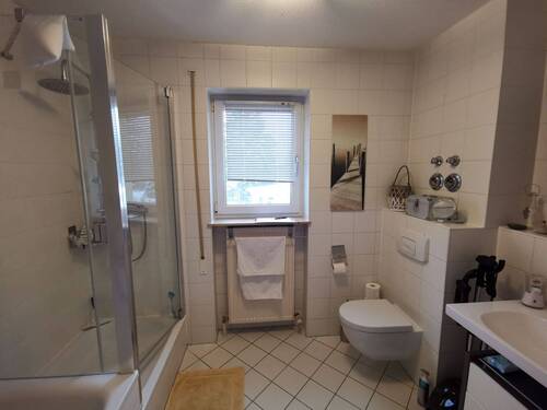 Badezimmer 1.jpg - 