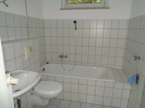 11 Bad - 3 Zimmer Etagenwohnung zur Miete in Plauen