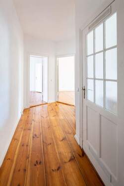 Flur - Bezugsfreier, charmanter 3-Zimmer-Altbauklassiker mit Balkon in ruhiger Reinickendorfer Kiezlage!