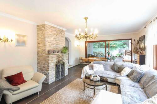 Wohnzimmer - 6 Zimmer Einfamilienhaus zum Kaufen in Landshut