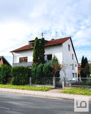Hausansicht. - 9 Zimmer Mehrfamilienhaus, Wohnhaus zum Kaufen in Ingolstadt