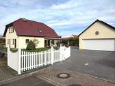 Einfahrt mit Garage - Einfamilienhaus mit 292,00 m&sup2; in Erfurt zum Kaufen