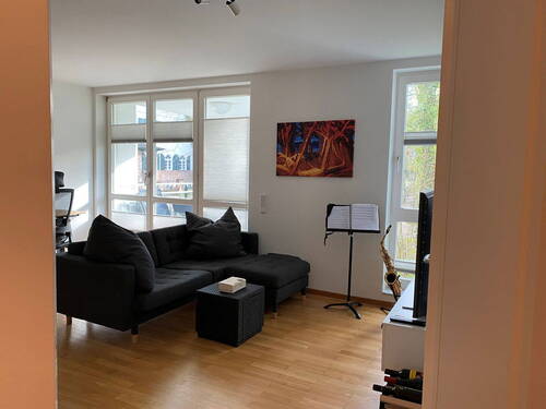 Wohnzimmer-Blick vom Flur - 2 Zimmer Etagenwohnung in Potsdam