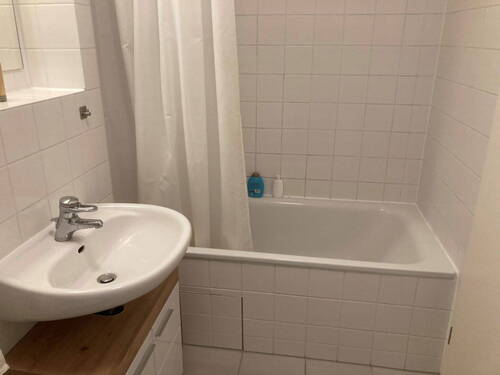 Bad mit Badewanne - 