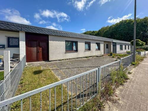 Hausansicht (2).jpg - Barrierearmer Bungalow für Familien & Paare