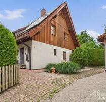 Top-gepflegtes mehrstöckiges Einfamilienhaus mit Gartenidylle und gemütlichem Landhausstil - Mammendorf