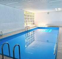 Wohnen wie im Urlaub - mit ganzjährigem Pool, Garage & großzügiger Loggia in Hannover-Misburg