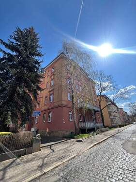 Hausansicht - 2 Zimmer Etagenwohnung zum Kaufen in Erfurt