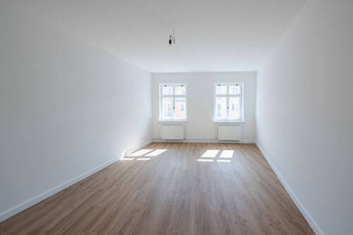 Zimmer - Saniert und bezugsfertig: Lichtdurchflutete Wohnung im Vorderhaus I nahe Karl-Marx-Allee