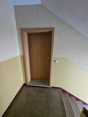 Wohnungseingang - Etagenwohnung mit 63,90 m&sup2; in Gera zur Miete