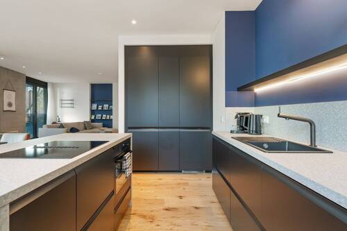 Moderne Einbauküche - 2 Zimmer Etagenwohnung in Berlin