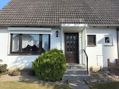 Hauseingang - 3 Zimmer Doppelhaushälfte zum Kaufen in Schwarzenbek