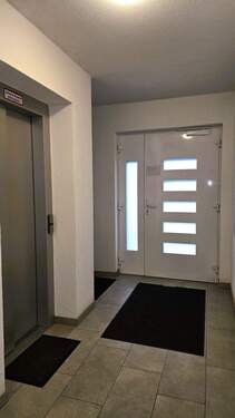 Treppenhaus-Eingang - 