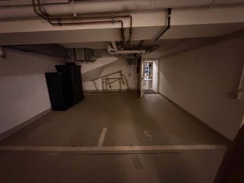 Zugang Treppenhaus - Garage, Stellplatz in Stuttgart zur Miete
