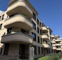 Luxuriöse Neubauwohnung mit Dachterrasse, Jacuzzi, Balkon und Tiefgarage in Potsdam