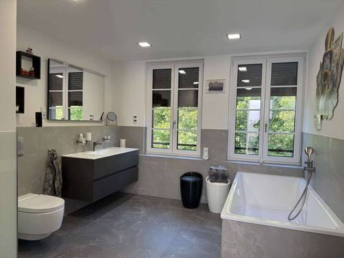 Bad mit Wanne - 