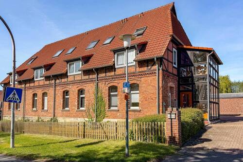 Außenansicht (2) - Charmante 2-Zimmer-Wohnung im Fachwerkhaus in ruhiger Lage von Wolfsburg-Neuhaus
