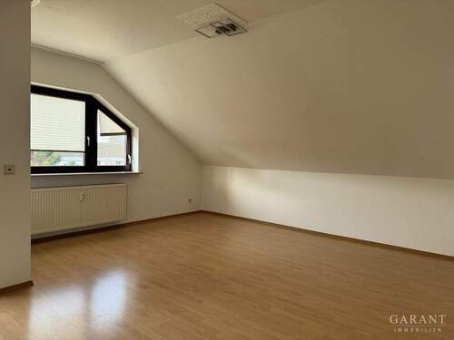 Wohnzimmer, rechter Teil - 2 Zimmer Etagenwohnung in Heilbronn