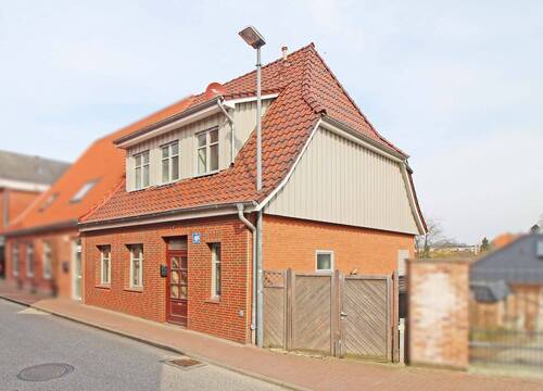 seitliche Vorderansicht - 5 Zimmer Einfamilienhaus zum Kaufen in Bad Segeberg