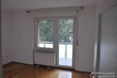 Schlafzimmer mit Zugang zum Balkon - 