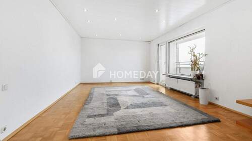 Wohnzimmer 1 - Weitblick über die Stadt: Lichtdurchflutete 3-Zimmer-Wohnung in der 10. Etage