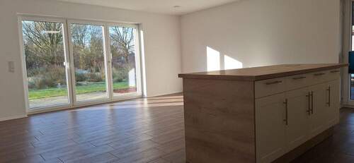 offene Küche mit Wohnbereich - Doppelhaushälfte mit 92,00 m&sup2; in Weener zur Miete