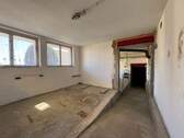 UG_Blick zur Garage durch die Räume - 