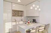 Stilvolle Designküche mit Kochinsel und hochwertigen Oberflächen - Etagenwohnung mit 39,00 m&sup2; in Split zum Kaufen