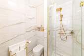 Zeitgemäßes Badezimmer mit bodentiefer Dusche - 