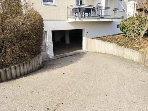 Zufahrt zur Tiefgarage - 