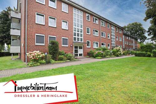 Herzlich willkommen - Sonnige 2-Zimmer-Wohnung in Hamburg-Niendorf mit Balkon, Keller, Dachboden und TG-Stellplatz